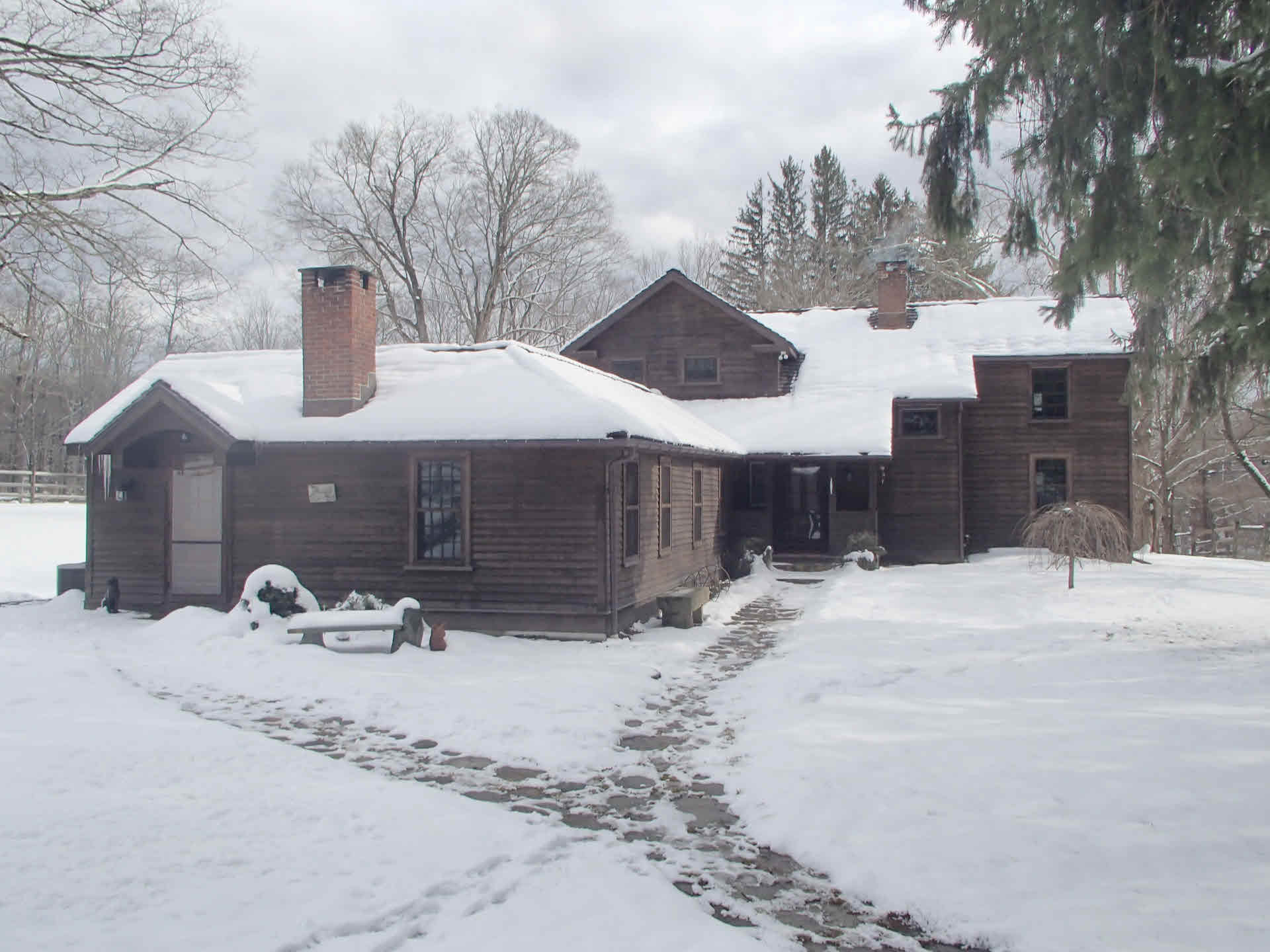 Building photograph for 250 OLD TURNPIKE RD EAST